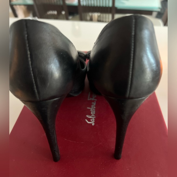 123. Salvatore Ferragamo Osimo Black Heels - Picture 5 of 10